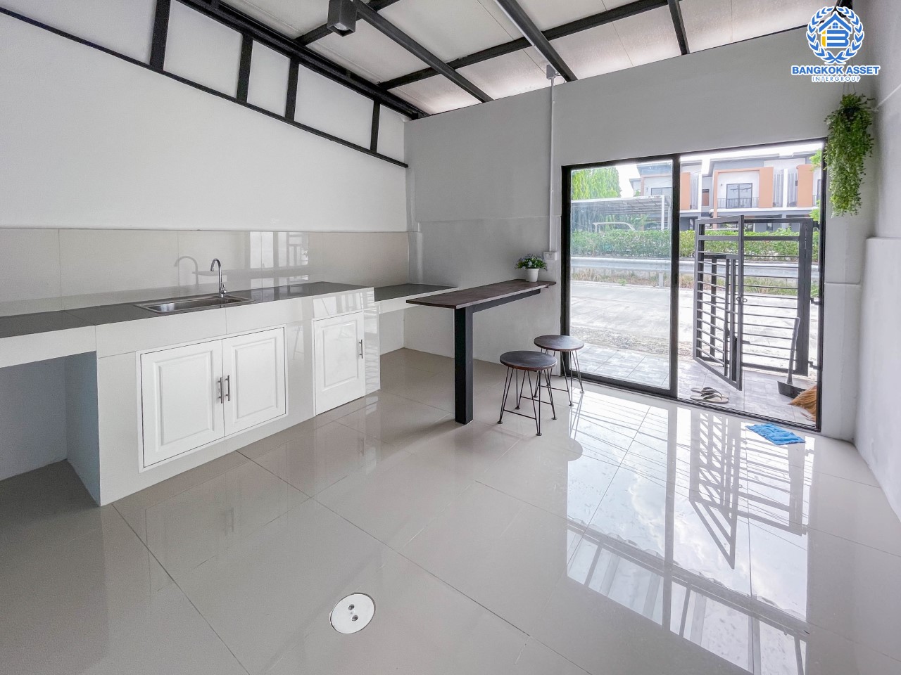 *****ทาวน์เฮ้าส์มือสอง ย่านนนทบุรี ม.ธารทอง2 บางใหญ่-กาญจนาภิเษก (ซ.วัดลาดปลาดุก) เนื้อที่ 23 ตร.ว. ฟังก์ชัน 2 ห้องนอน 2 ห้องน้ำ จอดรถได้ 1 คัน ทำเลเดินทางง่ายสะดวกสบาย ใกล้รถไฟฟ้าสายสีม่วง "สถานีคลองบางไผ่", ทางด่วน "กาญจนาภิเษก" และเซ็นทรัลเวสต์เกต